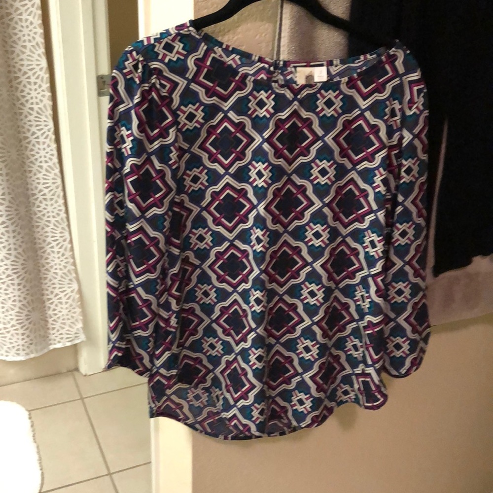 Geometric design top